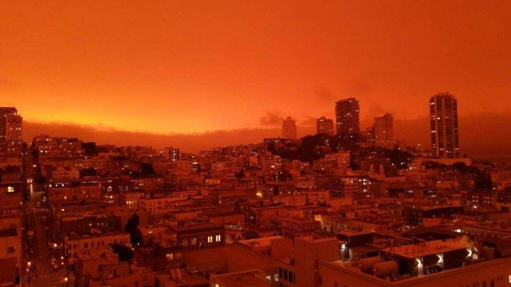 تحول السماء الى اللون الاحمر في احدى ولايات امريكا