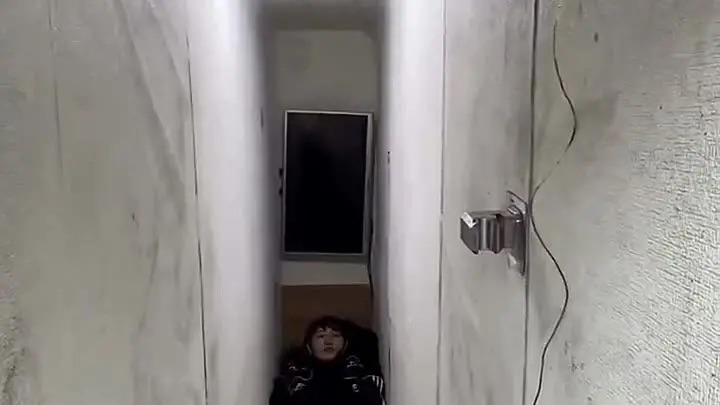 شقة بعرض 30 سنتيمترًا في الصين… حين يتحول السكن من حق إنساني إلى معركة بقاء 5 img 8582