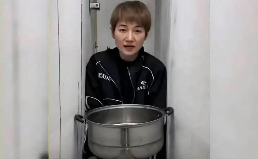 شقة بعرض 30 سنتيمترًا في الصين… حين يتحول السكن من حق إنساني إلى معركة بقاء 2 img 8584