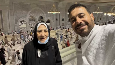 أحمد السعدني يؤدي مناسك الحج مع والدته: صور مؤثرة من الرحلة
