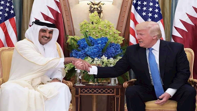 أمير قطر وترامب يتباحثان حول مستجدات الشرق الأوسط هاتفياً