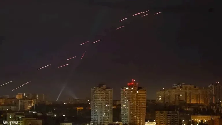 أوكرانيا تتعرض لهجوم روسي ضخم بالصواريخ والطائرات المسيرة