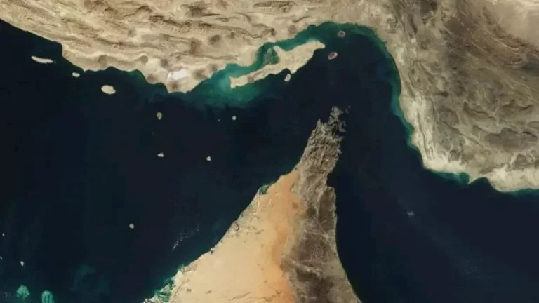 إيران تؤكد استمرار السيطرة على مضيق هرمز رغم تصريحات ترامب