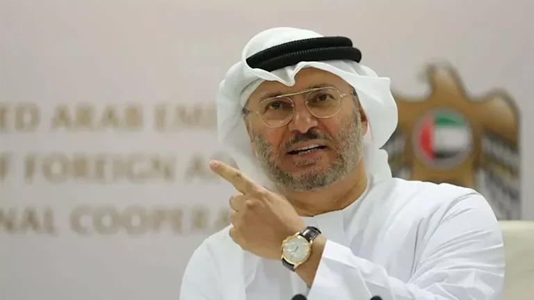 إيران ترد على أنور قرقاش بشأن تغريدة "التنمر الإيراني"