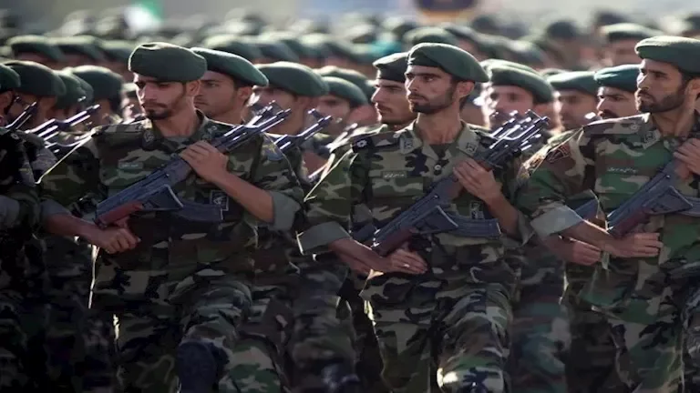 الحرس الثوري الإيراني يتوعد برد حاسم بعد إسقاط مسيرة أمريكية