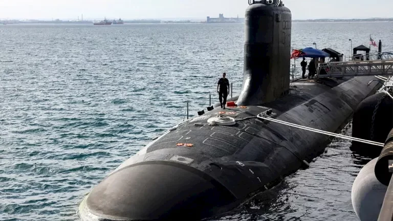 بريطانيا توقع اتفاقًا مع أمريكا وأستراليا لإنتاج غواصات مسيّرة
