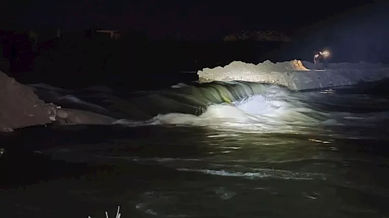 تعطل جسر يربط مدينة دير الزور بريفها: الأسباب والتداعيات