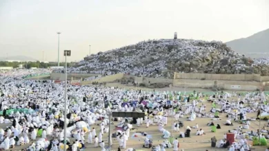 حجاج بيت الله الحرام يتابعون خطبة يوم عرفة من مسجد نمرة مباشرة 4 حجاج بيت الله الحرام يتابعون خطبة يوم عرفة من مسجد نمرة مباشرة