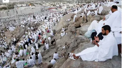 حجاج بيت الله يتجهون إلى مسجد نمرة لحضور خطبة يوم عرفة