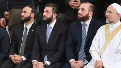 حقائب "باليستية" تحاصر المصلين أثناء صلاة العيد في حلب - صور وفيديو