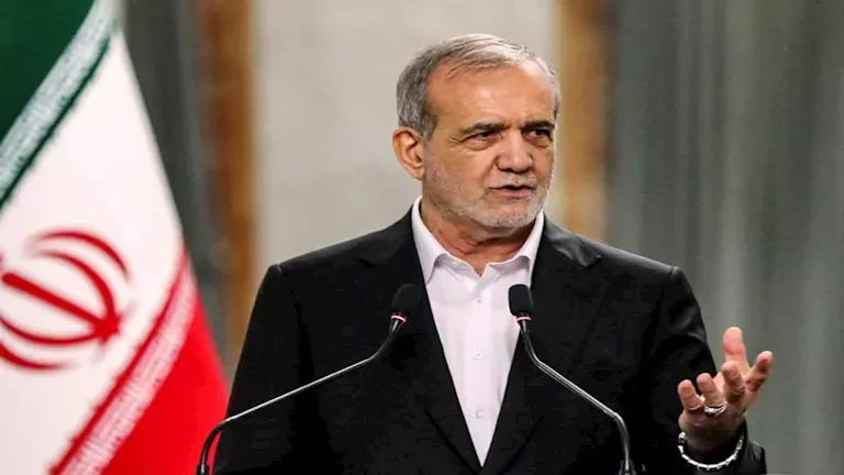رئيس إيران يأمر بإعادة الإنترنت إلى حالته السابقة ورفع القيود