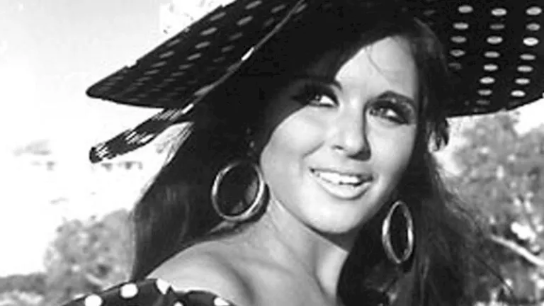 سعاد حسني وشادية وسامية جمال: 10 صور مميزة للنجوم مع خروف العيد