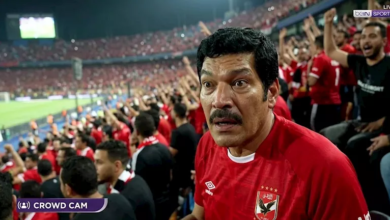 صور باسم سمرة في مدرجات مباراة الزمالك تثير الجدل ورد الفنان
