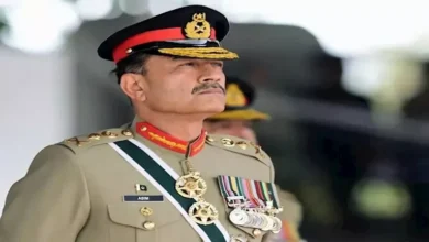 قائد الجيش الباكستاني يصل طهران لنقل رسالة دبلوماسية مهمة