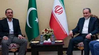 قائد الجيش الباكستاني يلتقي عراقجي في طهران لتعزيز العلاقات الثنائية