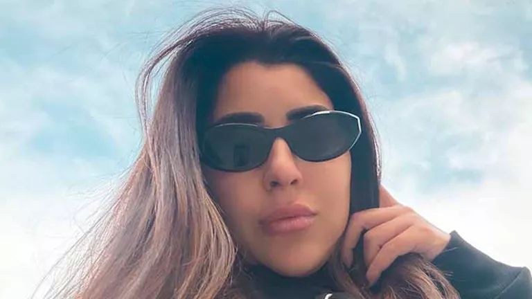 كارولين عزمي تتألق بإطلالة بسيطة وفاخرة: تفاصيل اختيار اللوك