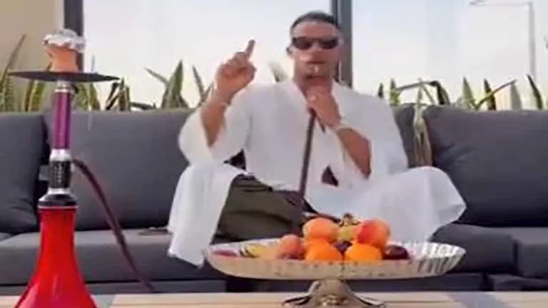 محمد رمضان يروج لأغنيته الجديدة "Yakoza" بصورة مثيرة بشيشة