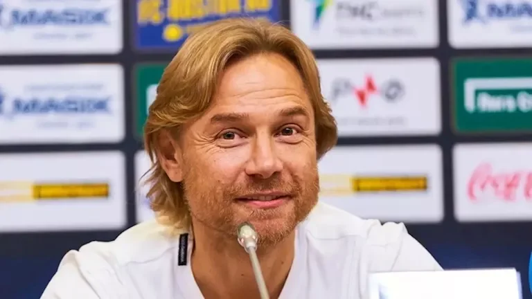 مدرب روسيا: منتخب مصر قوي وصلاح ومرموش من أفضل اللاعبين عالمياً