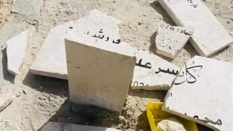 مستوطنون يدمرون شواهد القبور في مقبرة وادي عبيان ببيت لحم 1 مستوطنون يدمرون شواهد القبور في مقبرة وادي عبيان ببيت لحم