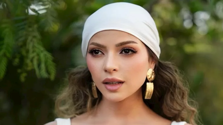 ميرنا جميل تتألق بفستان أبيض في أحدث جلسة تصوير لها