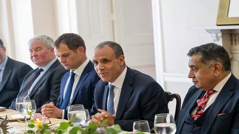 وزير الخارجية يجري مباحثات موسعة مع مسؤولين بريطانيين في لندن