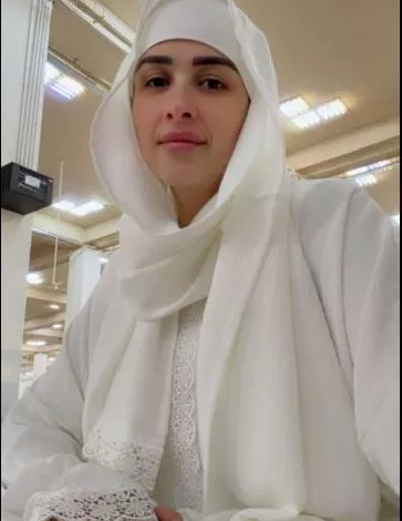 ياسمين عبدالعزيز تؤدي فريضة الحج في الأراضي المقدسة بصورة مؤثرة 1 ياسمين عبدالعزيز تؤدي فريضة الحج في الأراضي المقدسة بصورة مؤثرة
