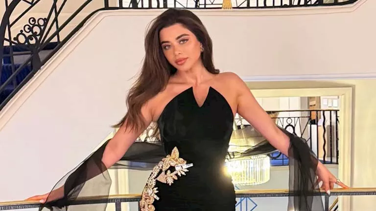 "15 إطلالة ساحرة بالأسود لـ يارا السكري تبرز أناقتها وجاذبيتها"