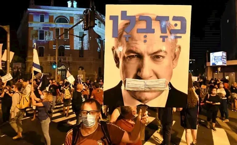 آلاف الإسرائيليين يتظاهرون ضد نتنياهو مطالبين برحيله بسبب فشله السياسي