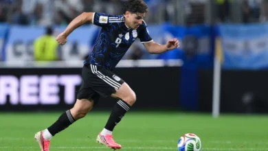 أتلتيكو مدريد يثير التكهنات حول رحيل ألفاريز إلى برشلونة بخطوة مثيرة للجدل