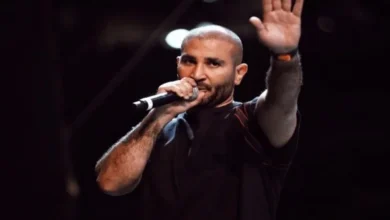 أحمد سعد يتعرض لانتقادات بسبب إطلالته الغريبة في آخر ظهور له 2 أحمد سعد يتعرض لانتقادات بسبب إطلالته الغريبة في آخر ظهور له