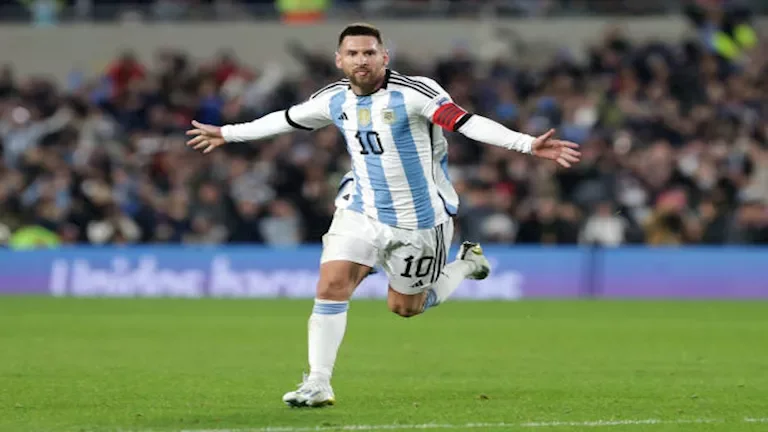 "أرقام ميسي التاريخية في كأس العالم بعد ثلاثية الجزائر"