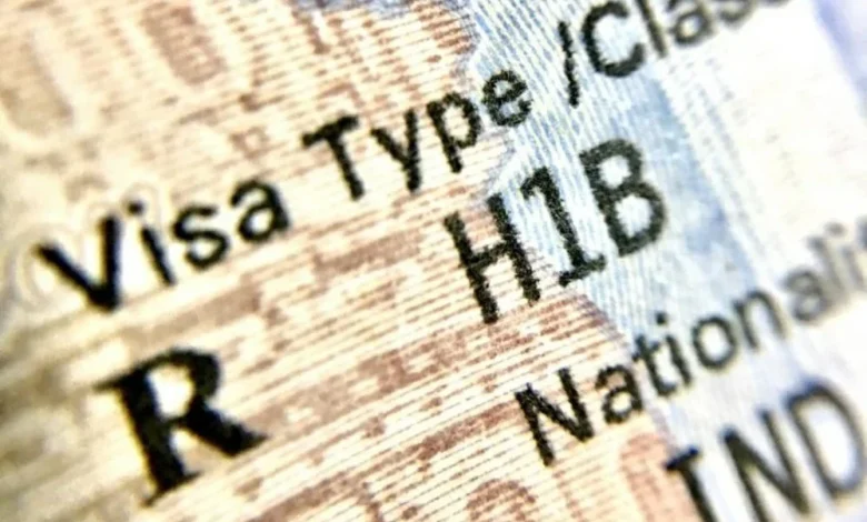 أمريكا تكشف عن أزمة التأشيرات الهندية: ملايين الوثائق المزورة والشهادات الوهمية