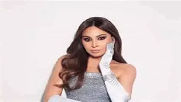إليسا تتألق بفستان جريء في أحدث إطلالاتها.. إليك تفاصيل التنسيق! 1 إليسا تتألق بفستان جريء في أحدث إطلالاتها.. إليك تفاصيل التنسيق!