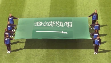 "استثناء فريد لـ 'العلم السعودي' في مباراة أوروجواي: احترامًا لكلمة التوحيد"