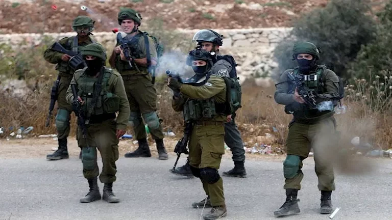استشهاد فلسطينيين في الخليل برصاص الاحتلال، أحدهما طفل