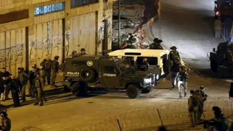 اقتحام قوات الاحتلال مدينة نابلس استعدادًا لوصول المستوطنين لقبر يوسف