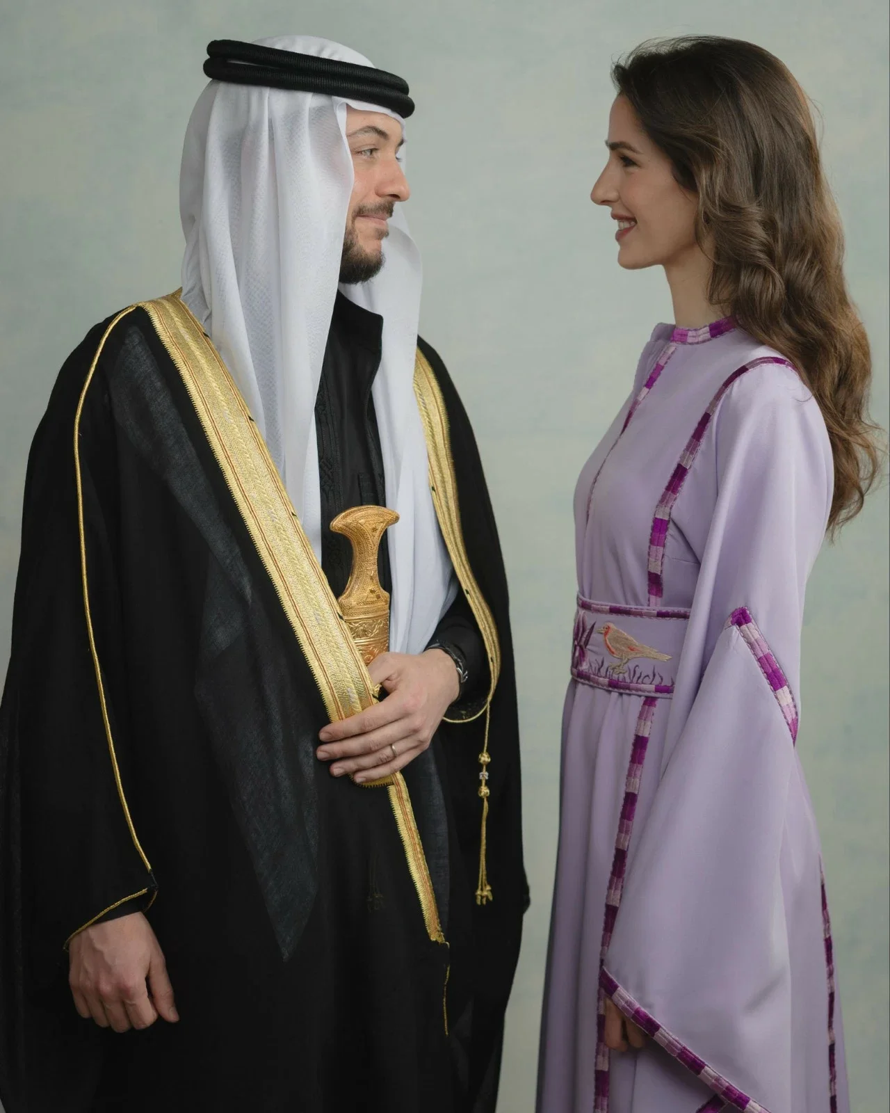 الأميرة رجوة تتألق بإطلالة مميزة في الثوب الأردني 2 d8a7d984d8a3d985d98ad8b1d8a9 d8b1d8acd988d8a9 d8aad8aad8a3d984d982 d8a8d8a5d8b7d984d8a7d984d8a9 d985d985d98ad8b2d8a9 d981d98a d8a7d984 1