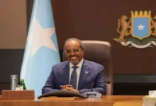 البرهان يناقش مع المبعوث الأممي جهود السلام في السودان