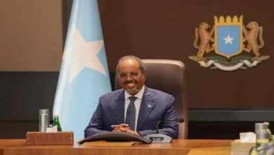 البرهان يناقش مع المبعوث الأممي جهود السلام في السودان