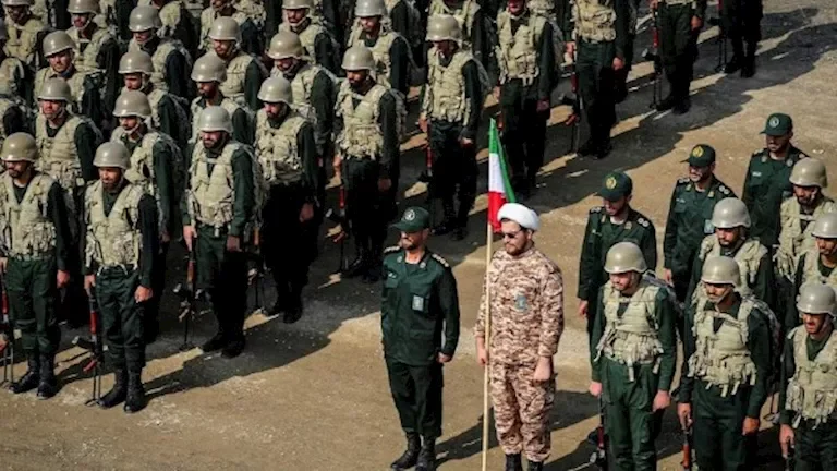 الحرس الثوري الإيراني يستهدف قواعد أمريكية في الكويت والبحرين