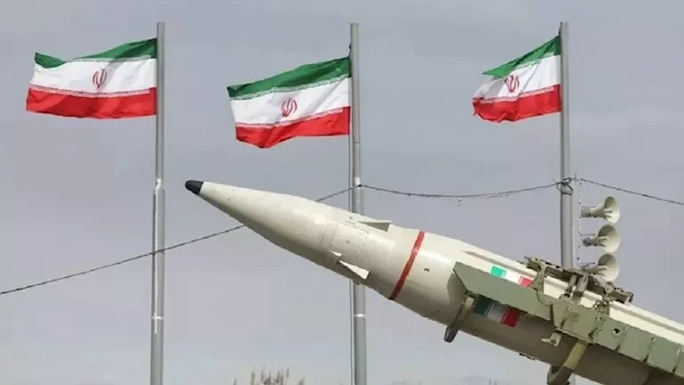 الحرس الثوري الإيراني يعلن قصف قواعد أمريكية في الكويت رداً على العدوان 1 الحرس الثوري الإيراني يعلن قصف قواعد أمريكية في الكويت رداً على العدوان