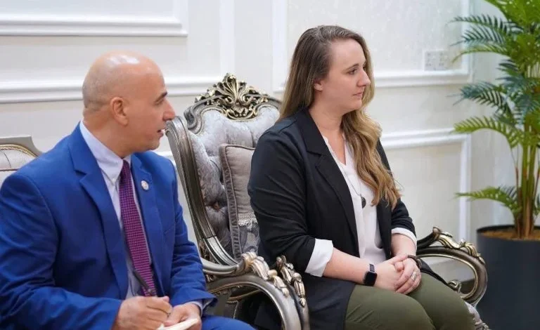 الدخيل يستقبل وفداً أمريكياً لبحث استكمال المرحلة الثانية لمركز الأبحاث الأكاديمية في المحافظة