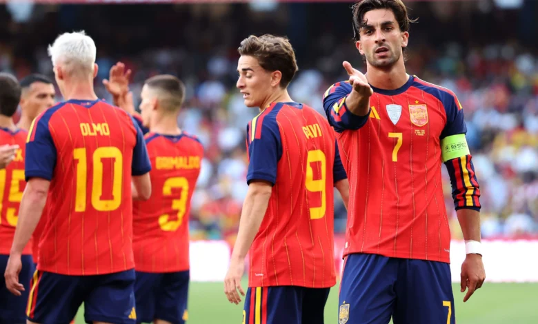 الصحافة الإسبانية: لاعب برشلونة يثير الجدل حول أداء المنتخب