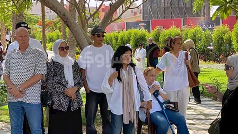 الصور الأولى من جنازة محمد مرزبان بملابس بيضاء تنفيذًا لوصيته