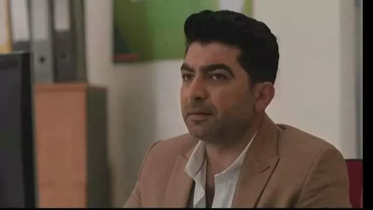 "الفنان فادي خفاجة يستغيث على فيسبوك: 'أبويا بيموت'"