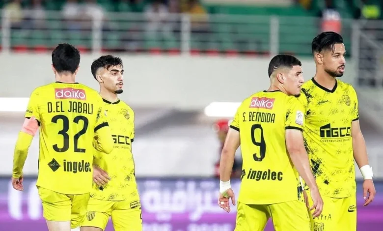 المغرب الفاسي يتصدر.. الوداد يتراجع والجيش الملكي يعاني