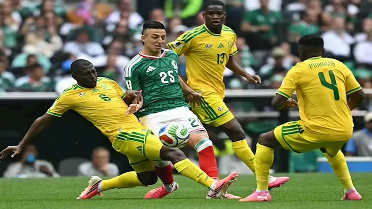 المكسيك تتقدم على جنوب إفريقيا 2-0 في افتتاح كأس العالم - بداية الشوط الثاني