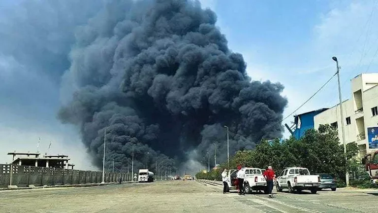انفجار غامض قبالة سواحل مدينة سيريك وفقاً للتلفزيون الإيراني
