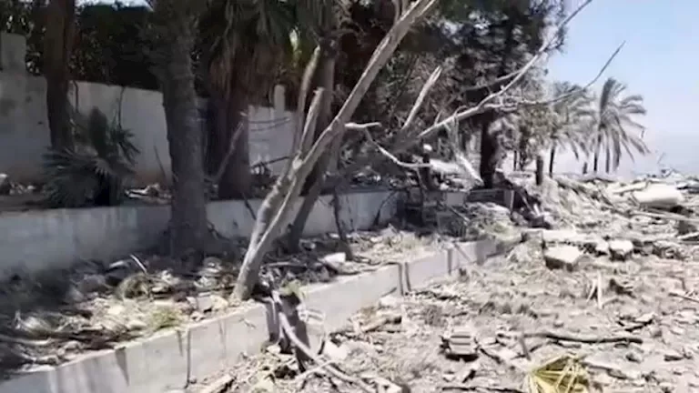 انهيار منزل صادق الصباح إثر غارة إسرائيلية على لبنان والمنتج يعلق