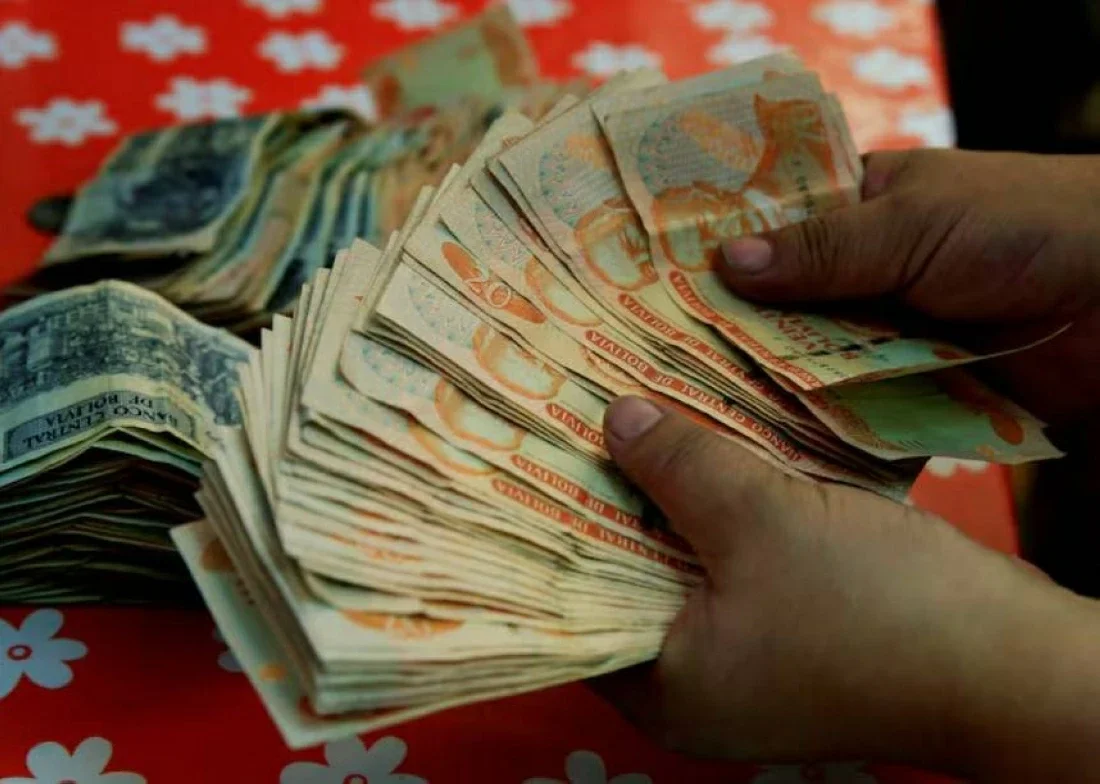 بوليفيا تفك ارتباط عملتها بالدولار بعد 15 عاماً من الثبات